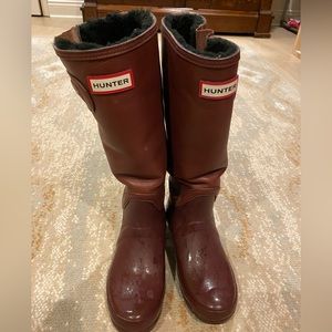 Size 7 Maroon leather HUNTER boots with fur lining